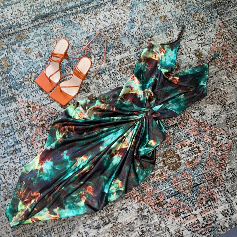 Pretty Little Thing dress